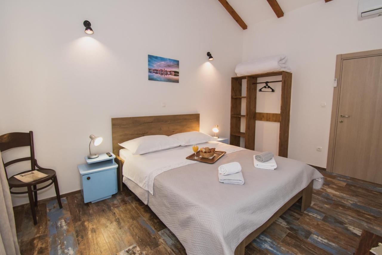 Marcelovi Dvori Bed and Breakfast Pirovac Buitenkant foto