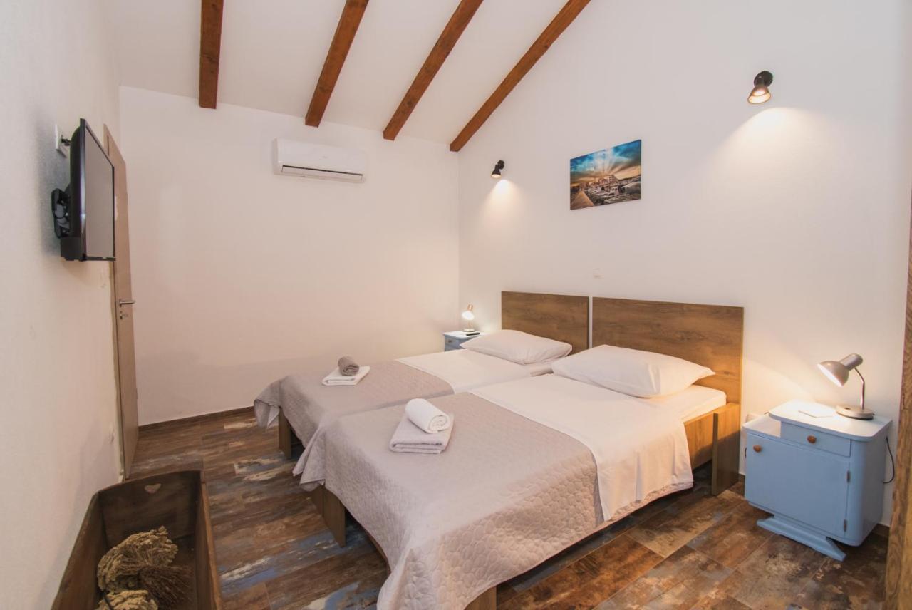 Marcelovi Dvori Bed and Breakfast Pirovac Buitenkant foto
