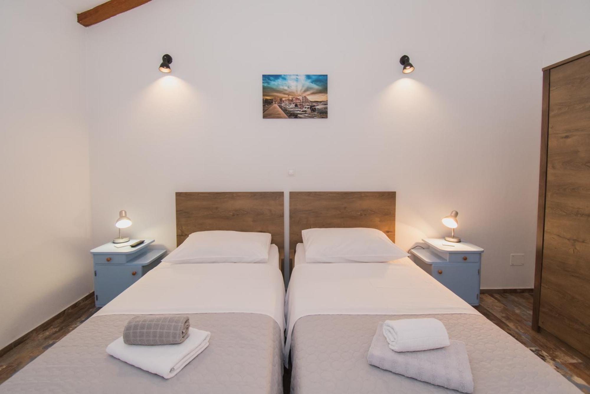Marcelovi Dvori Bed and Breakfast Pirovac Buitenkant foto