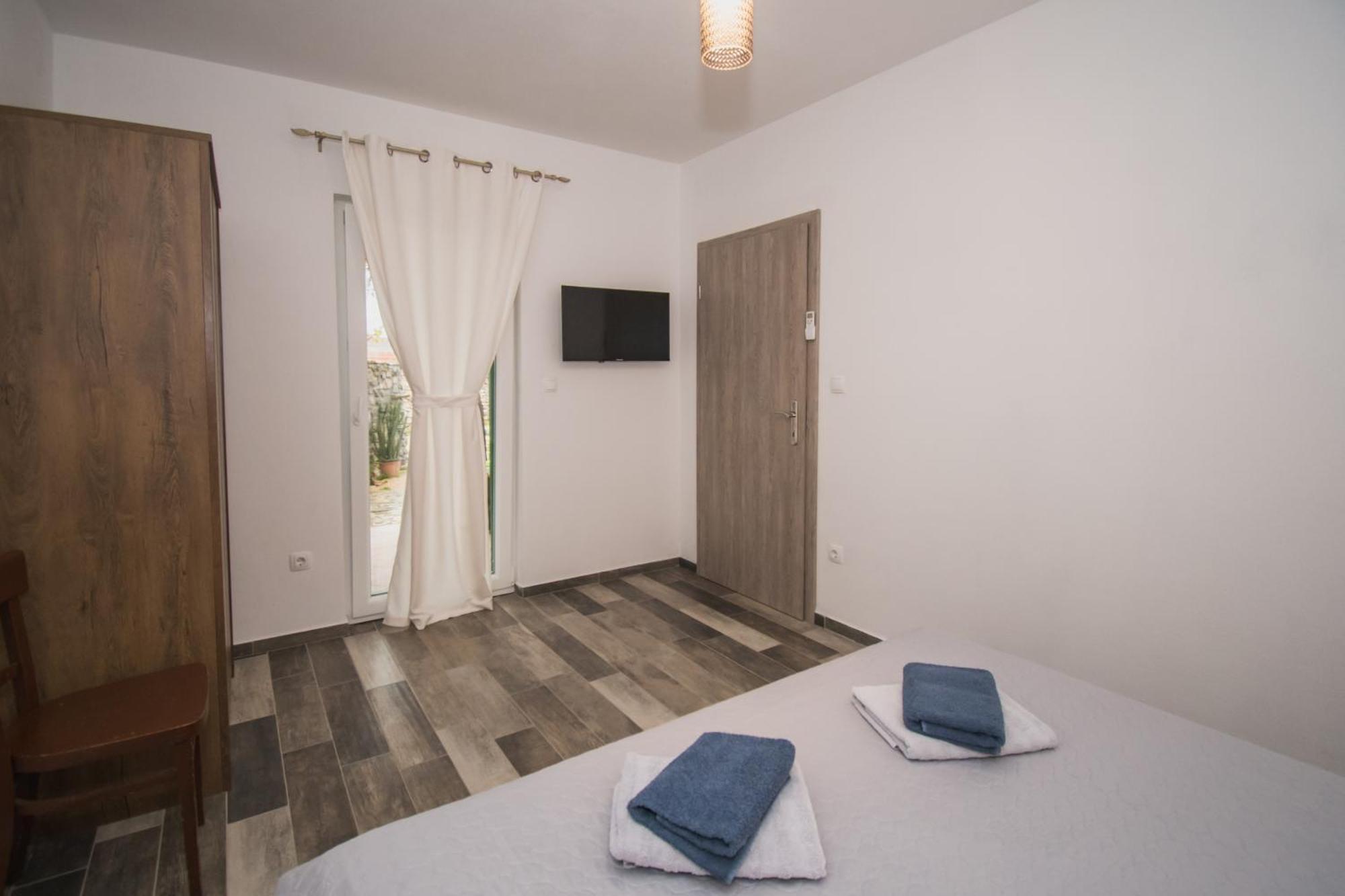 Marcelovi Dvori Bed and Breakfast Pirovac Kamer foto