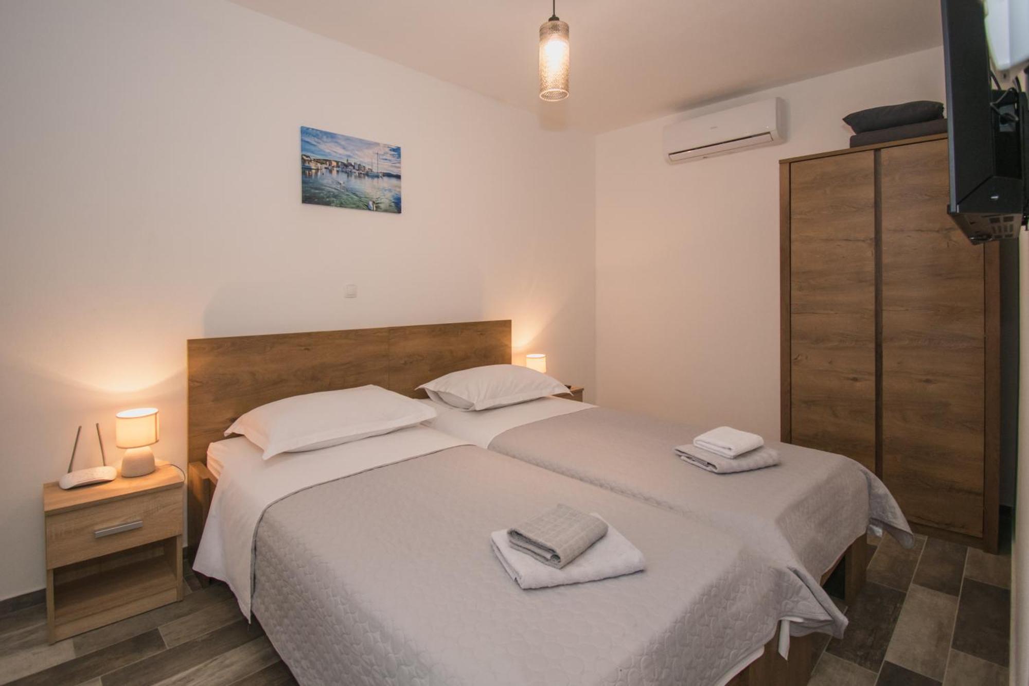 Marcelovi Dvori Bed and Breakfast Pirovac Kamer foto