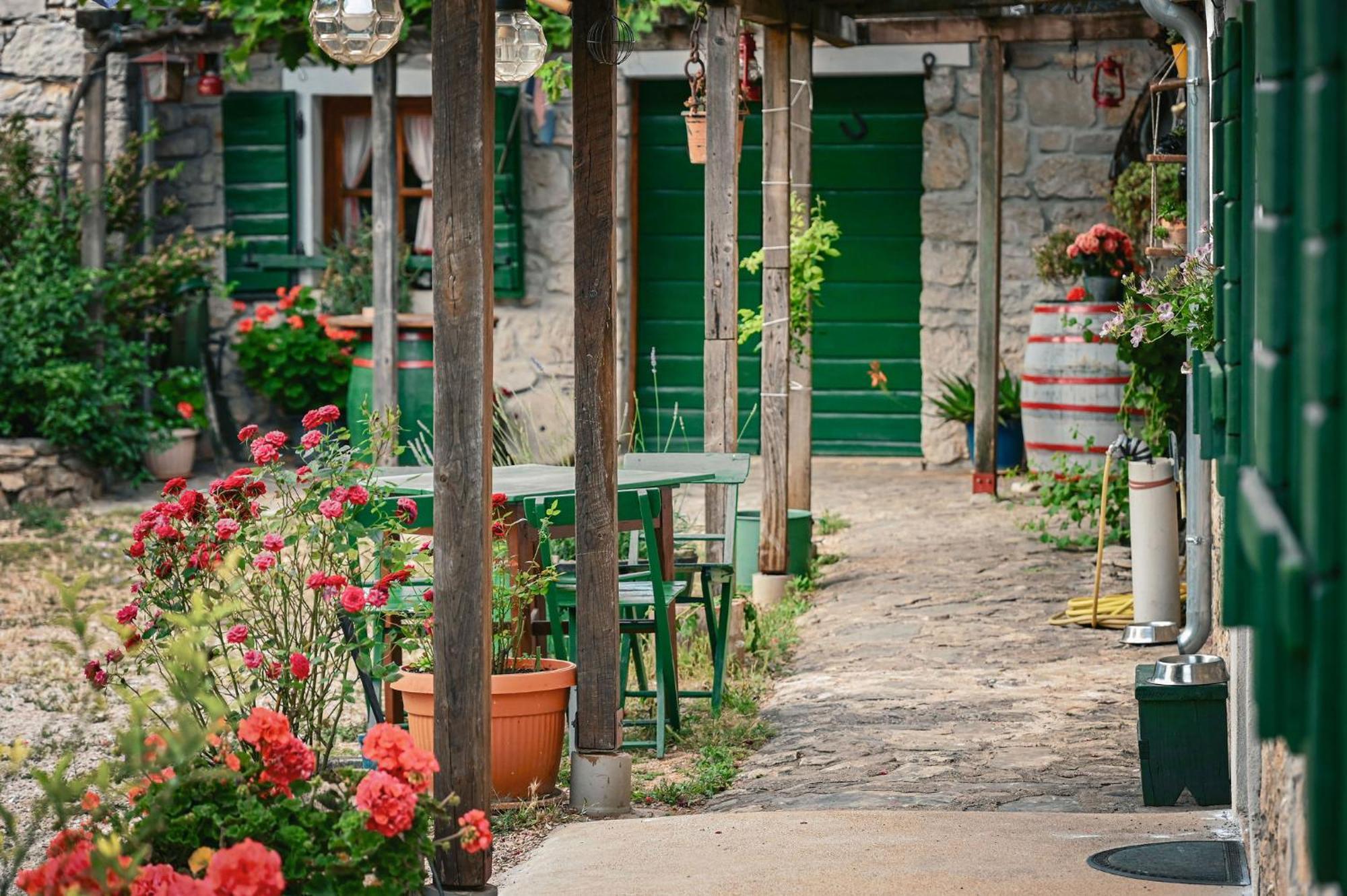 Marcelovi Dvori Bed and Breakfast Pirovac Buitenkant foto