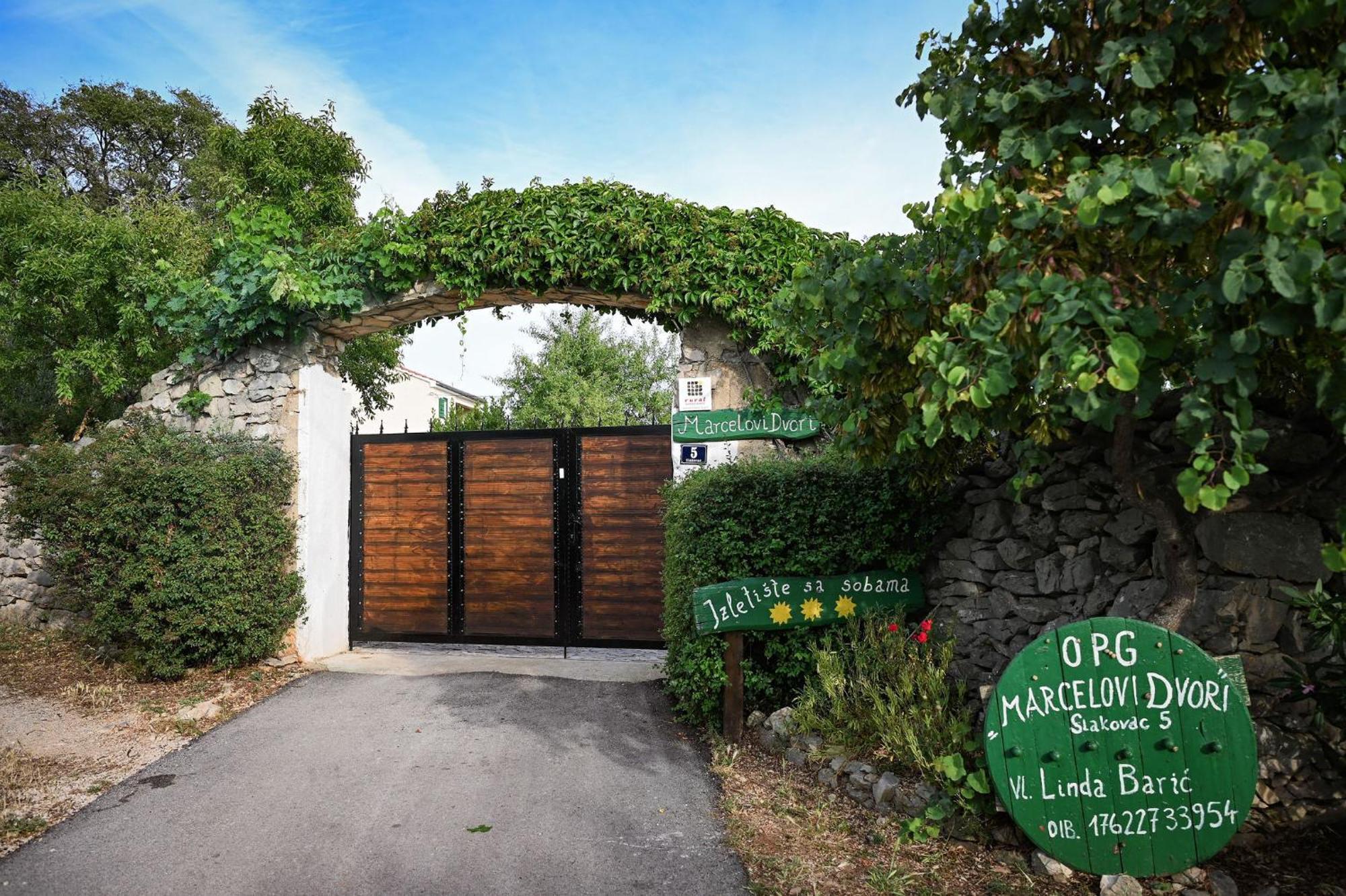Marcelovi Dvori Bed and Breakfast Pirovac Buitenkant foto